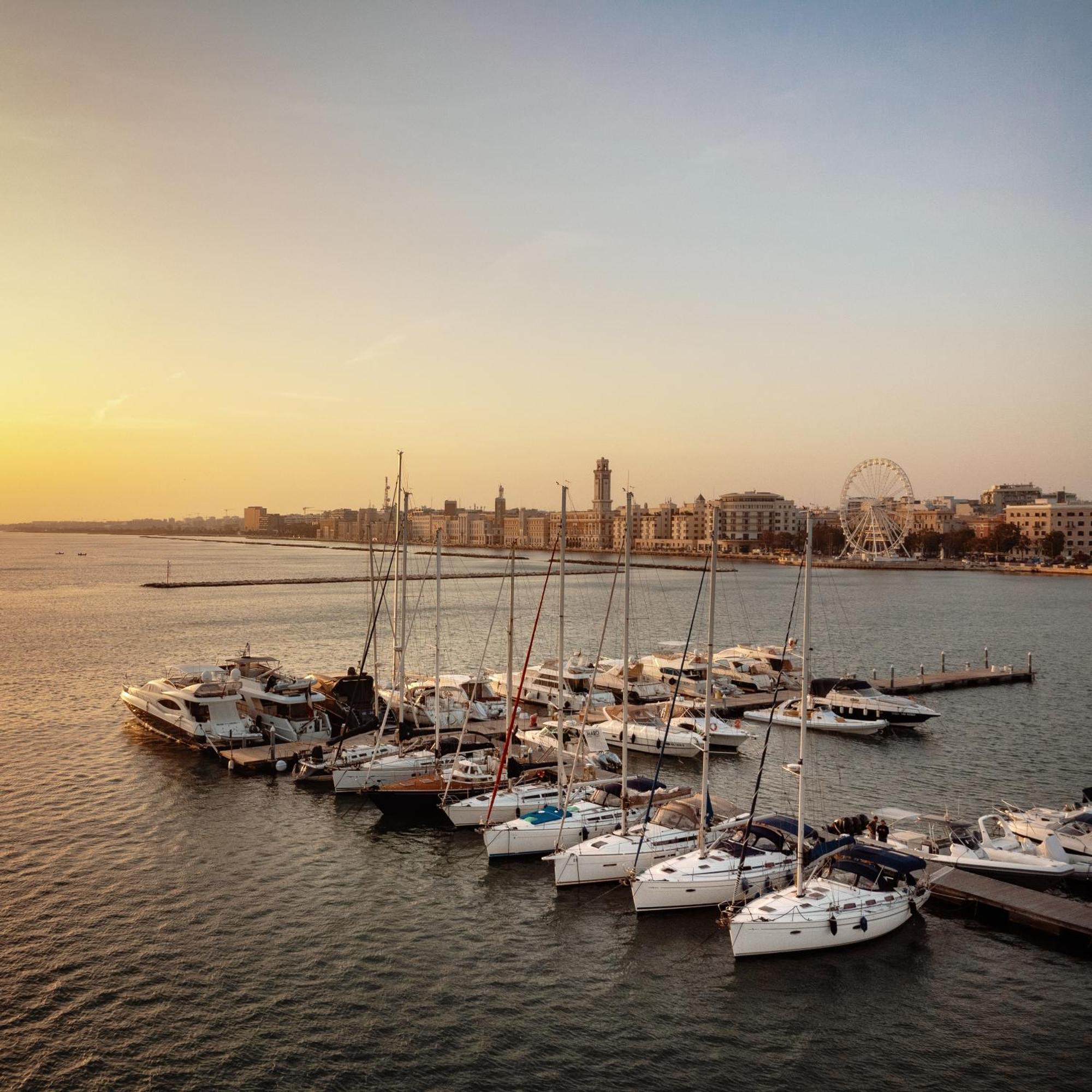 Charming Sailing Boat - Le Dimore Di Ines Botel *
