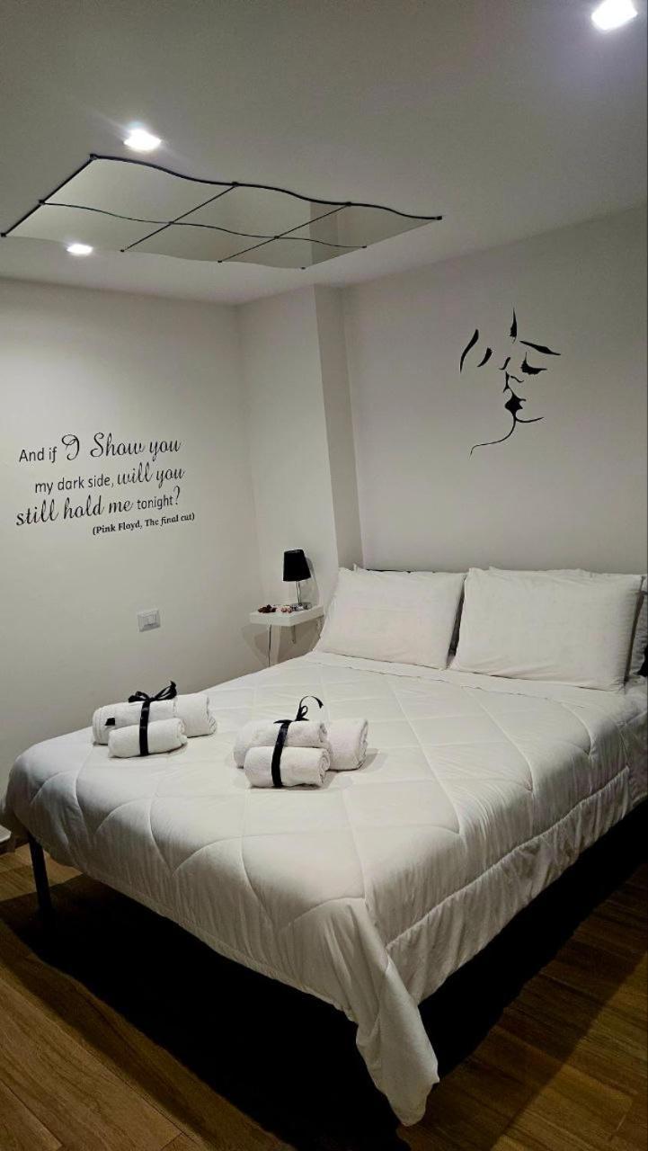 Black & White Luxury *