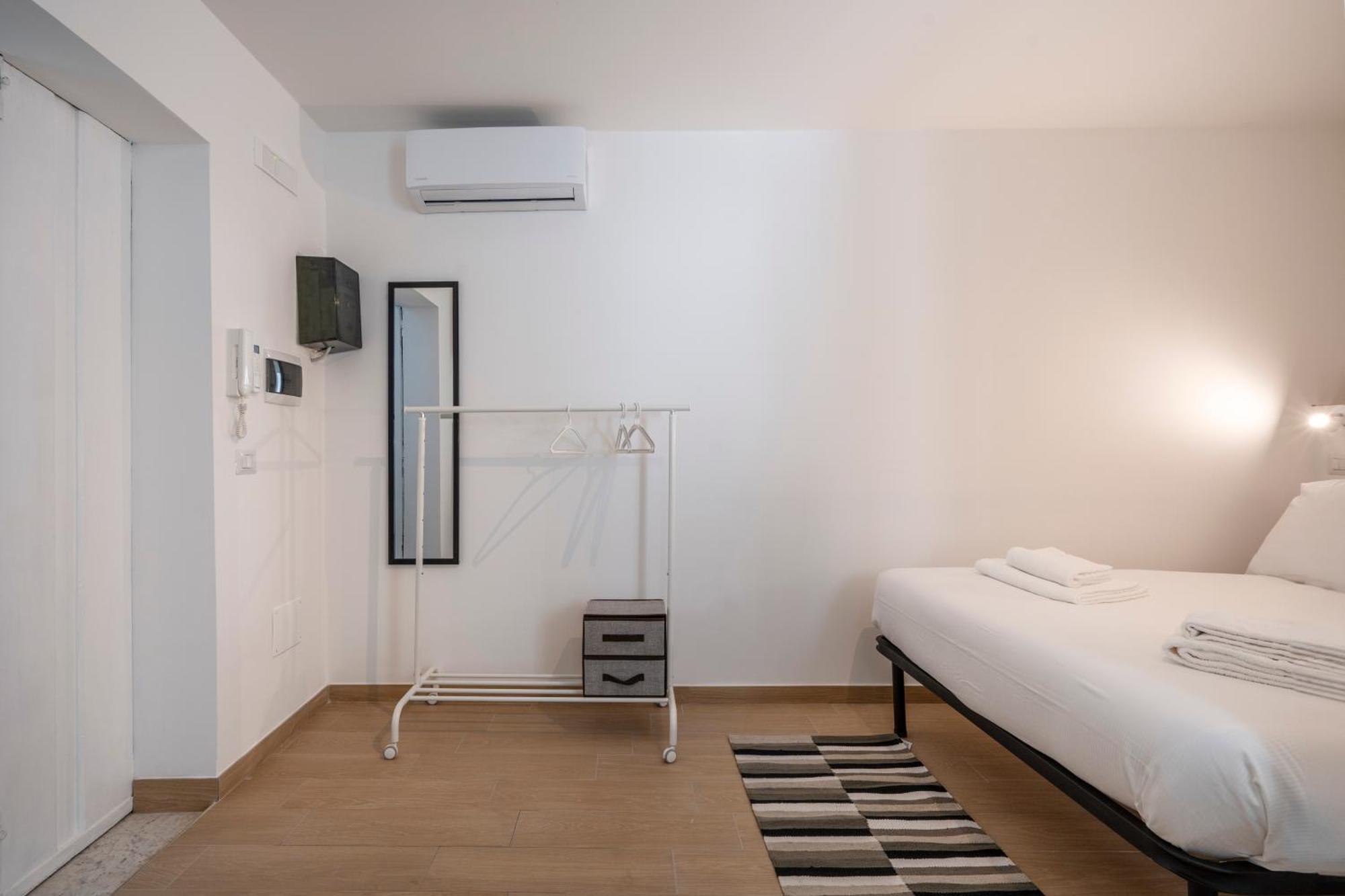 4 - Lovely & Functional Apartment Bari