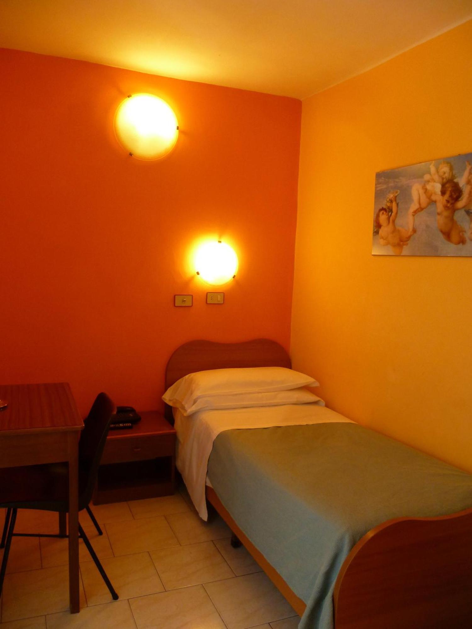 Hotel Romeo 2*