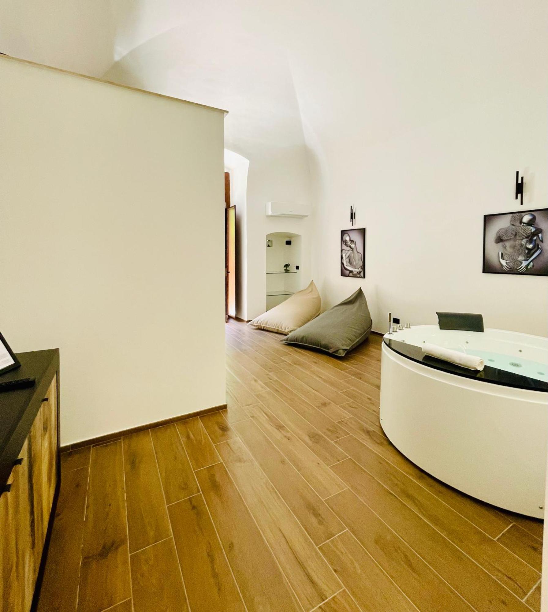 Suite169 Black