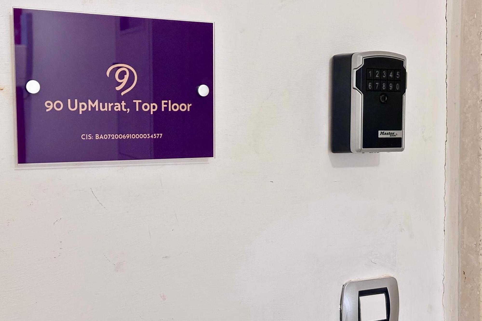 90 Upmurat Top Floor - City Center & Seaview *