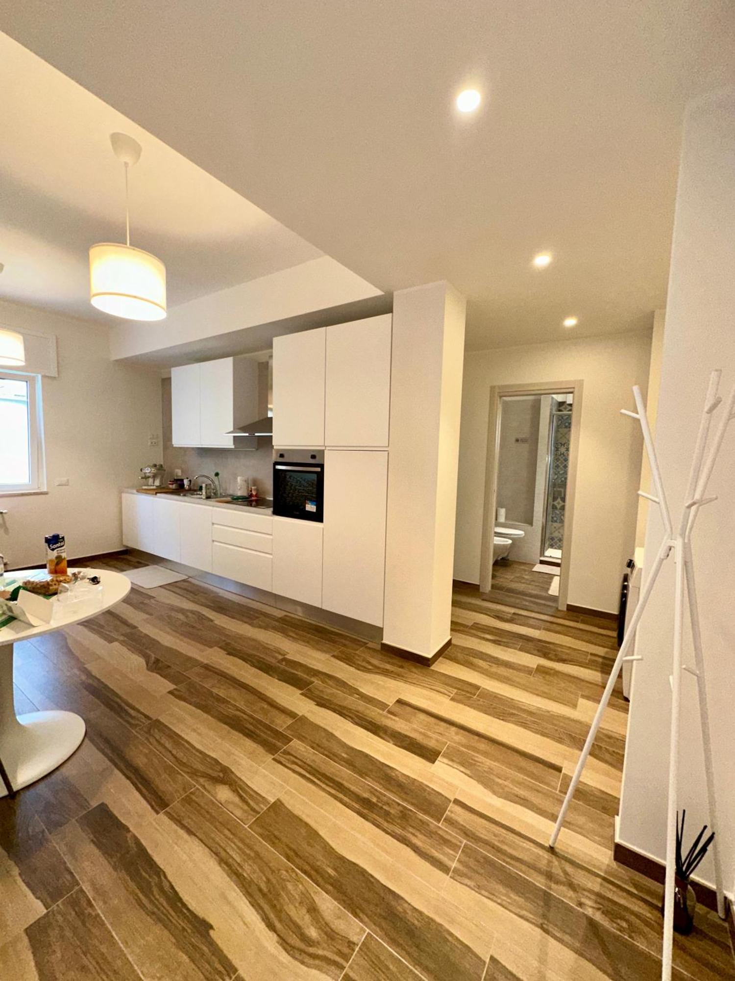Rainbow Luxury - Sea View Apartment Bari