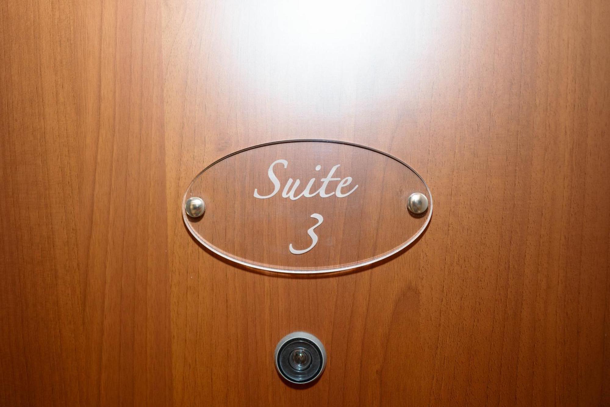 Romano's Luxury Guest house *