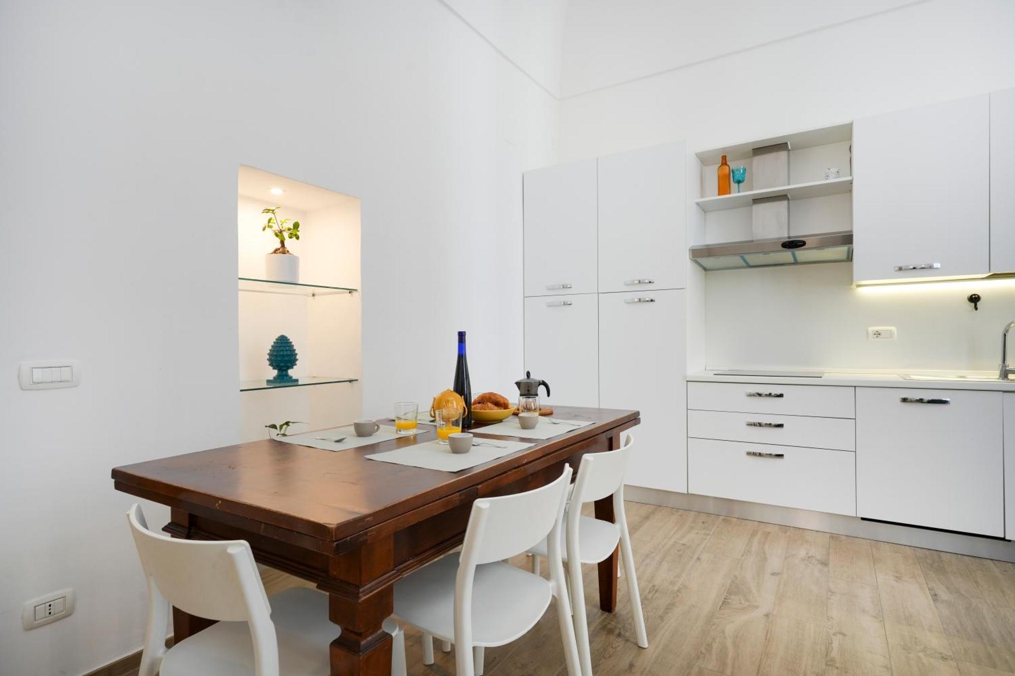Oriens 24 - Comfy & Roomy Apartment Bari