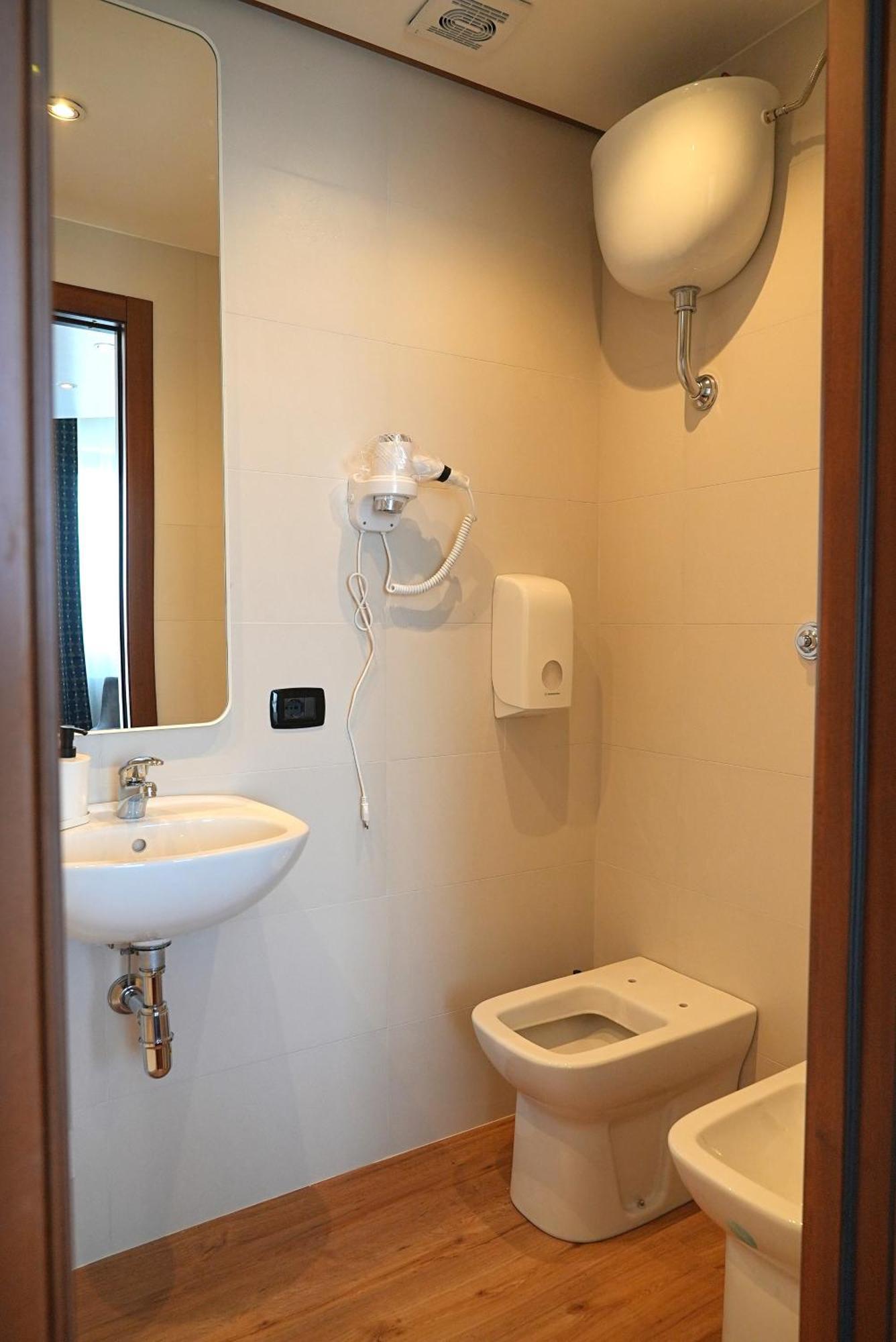 & Premium - Centro - Stazione * Bari