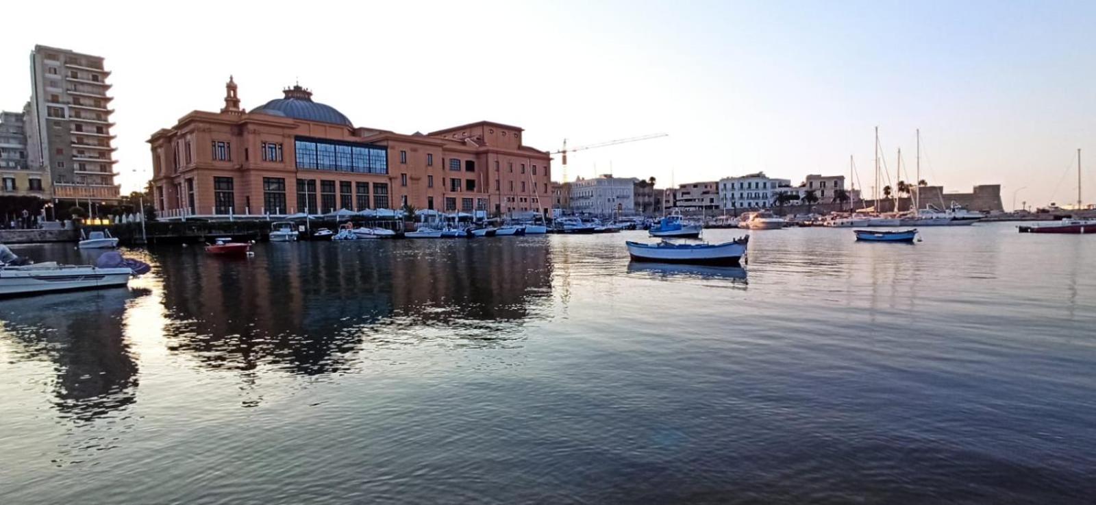 Dimora Falcone Apartment *