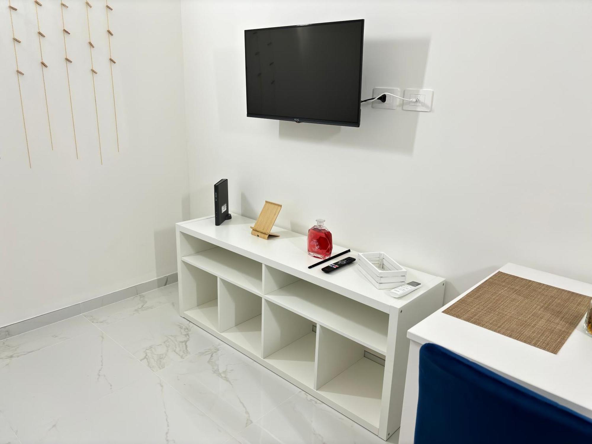 Apartment Your Home, Easy Walk To The *