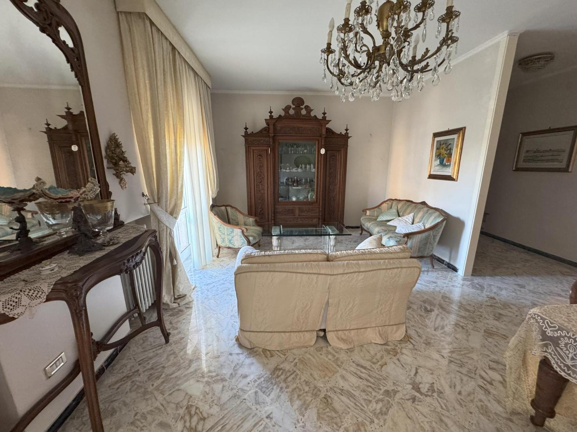 Apartment G & B House *