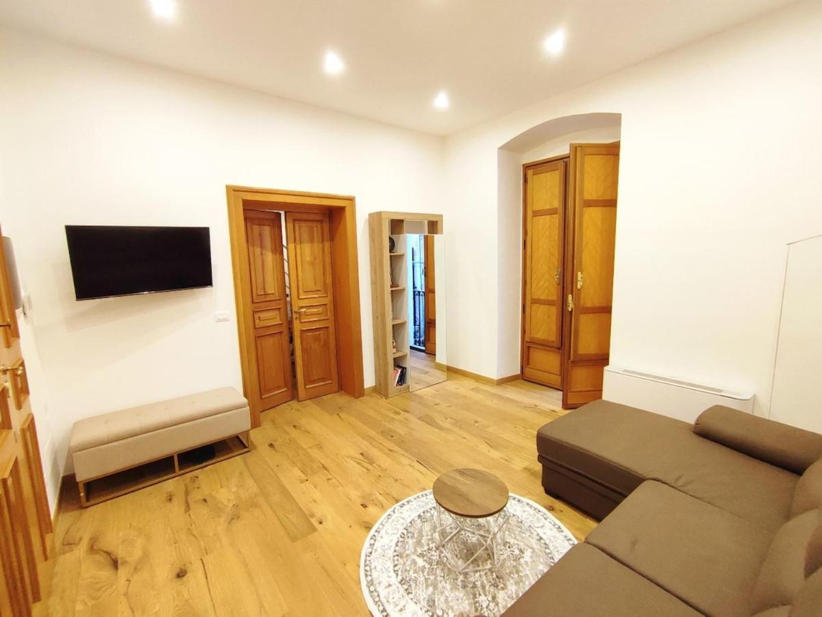 Giulia Apartment *