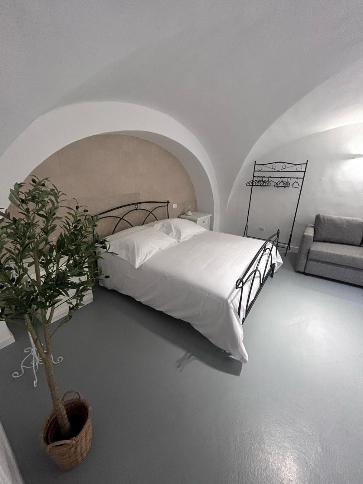 White Dome Retriet Apartment