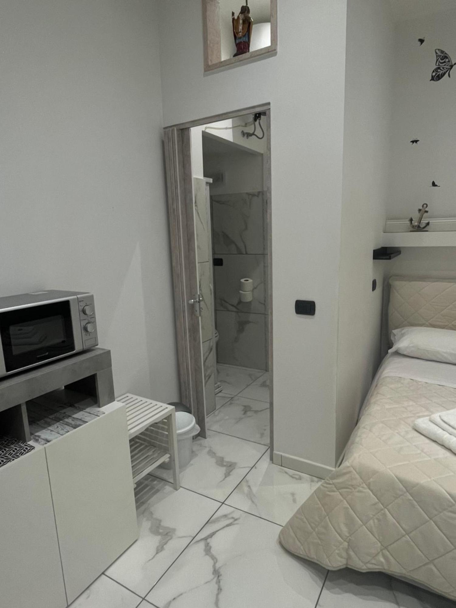 Koronao - Old Apartment Bari