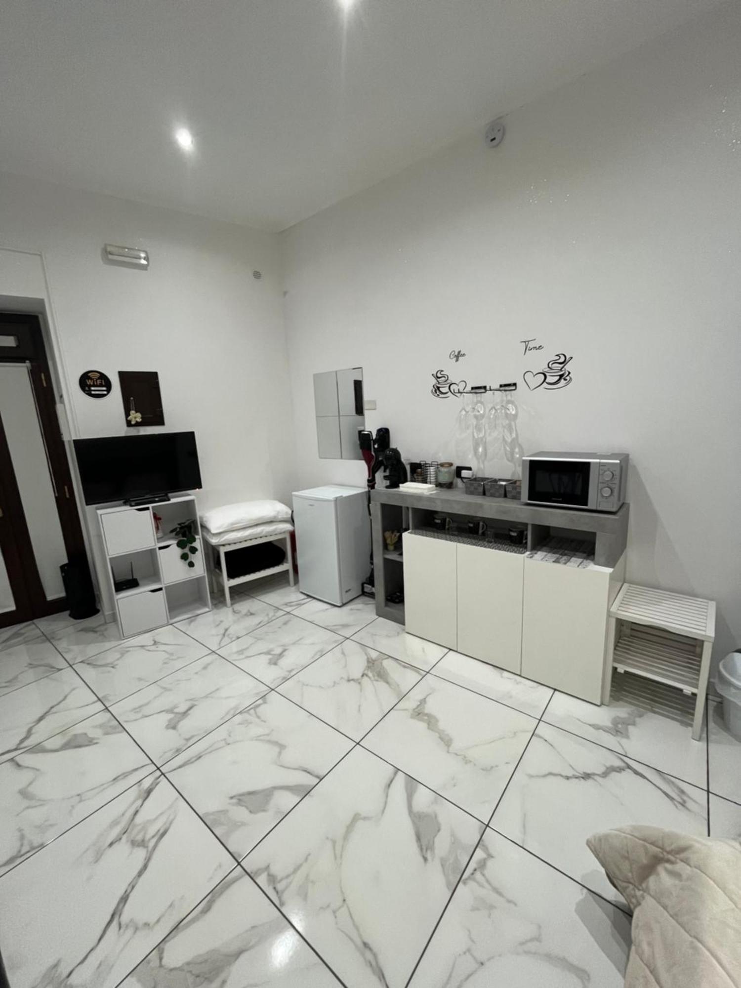 Koronao - Old Apartment Bari
