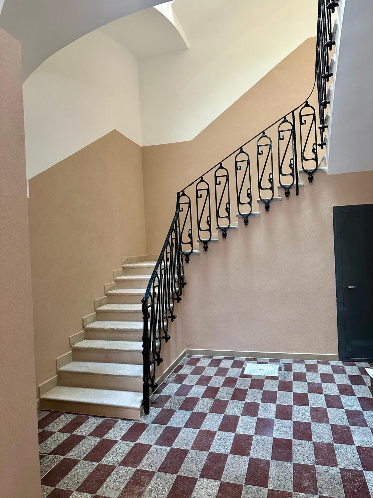 Elegant Few Steps From Bari's Heart