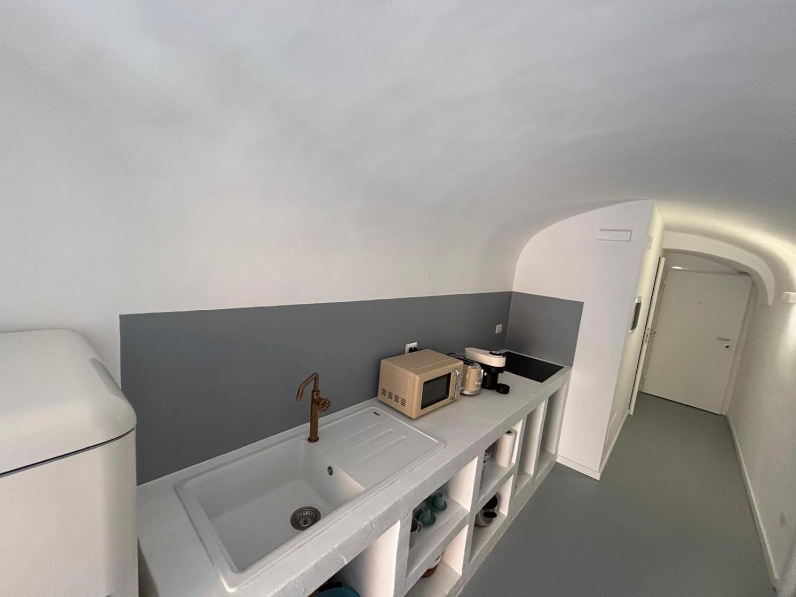 White Dome Retriet