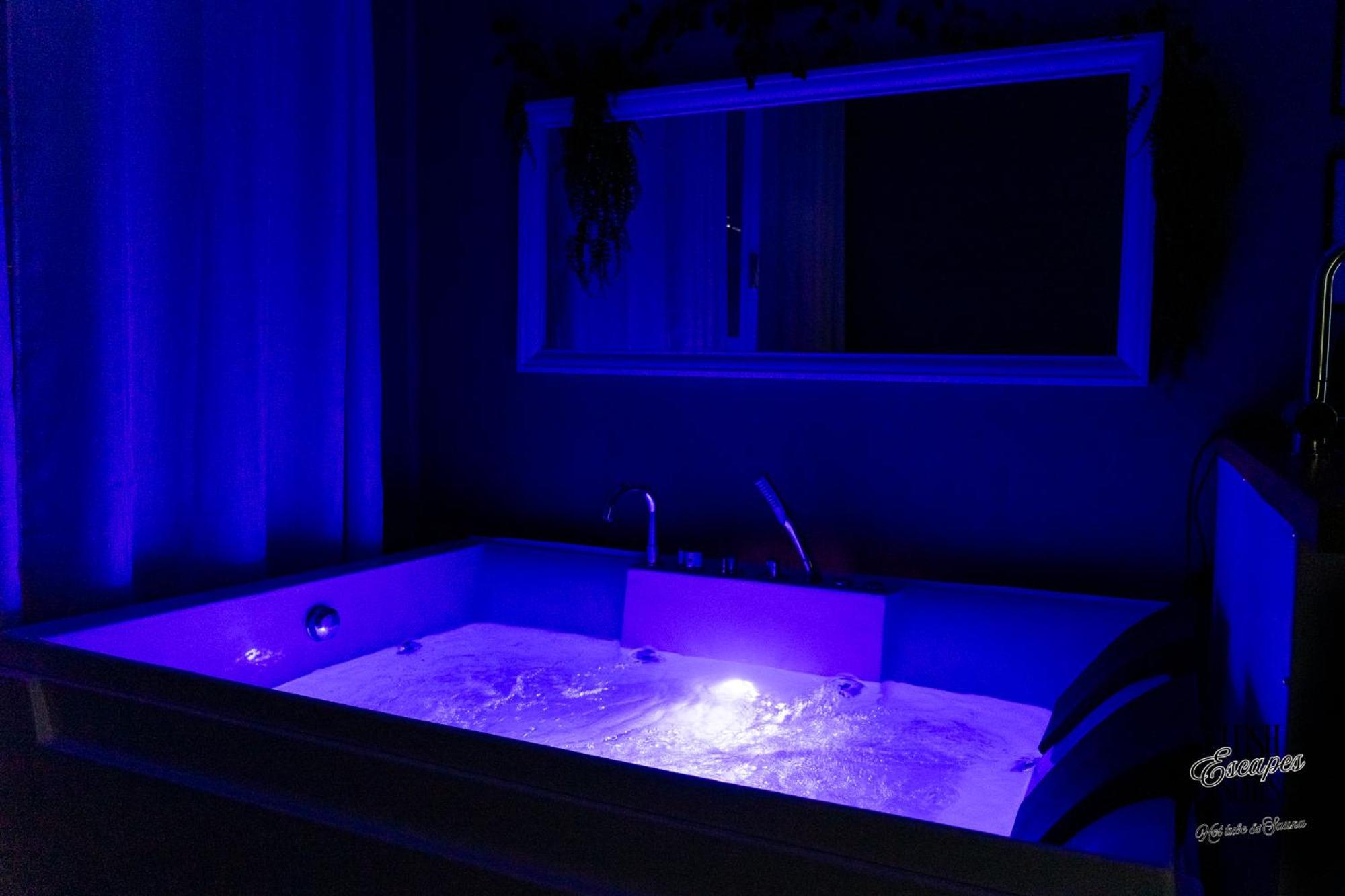Lush Escape - Hottube And Sauna Apartment