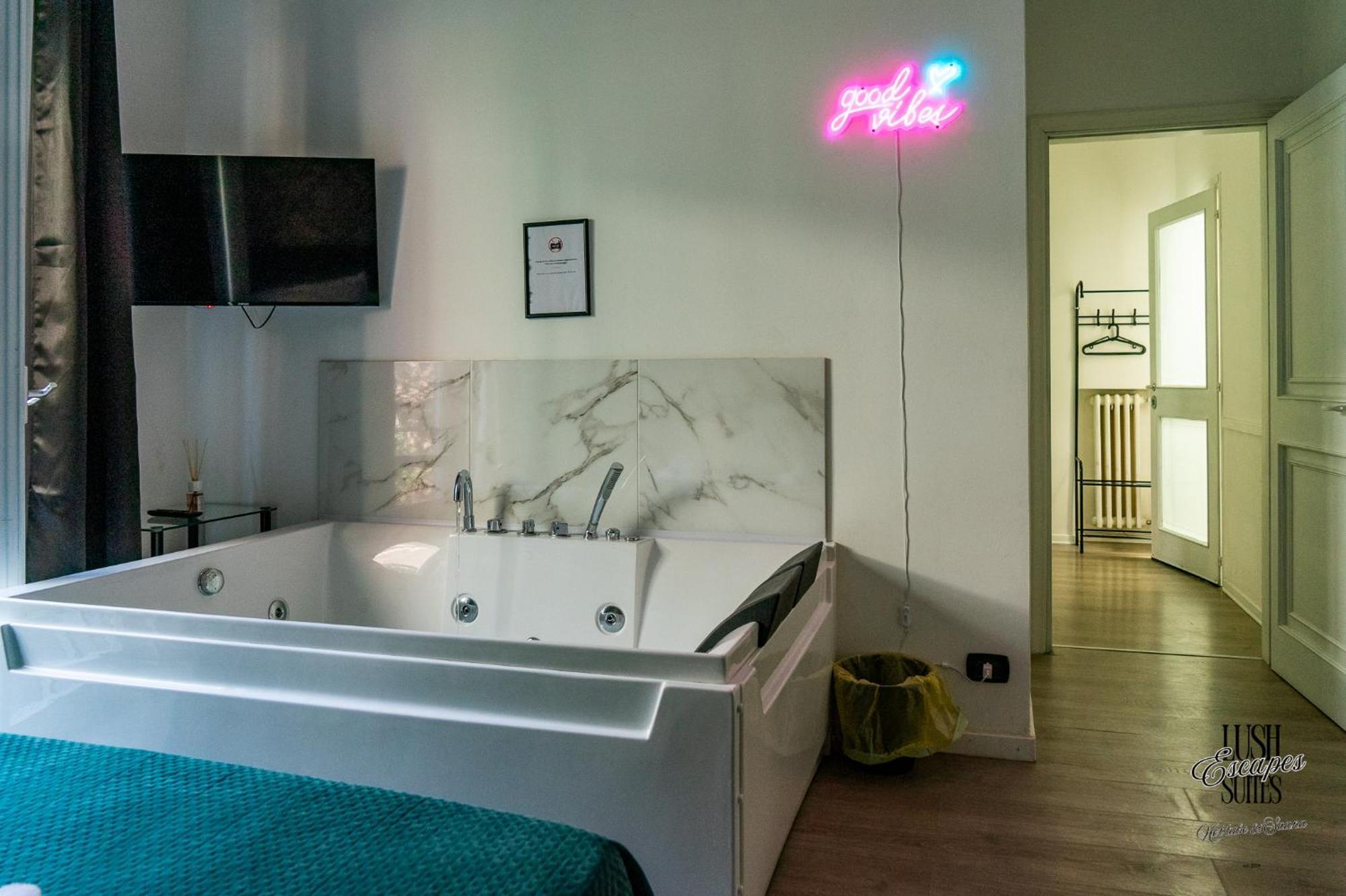 Lush Escape - Hottube And Sauna Bari