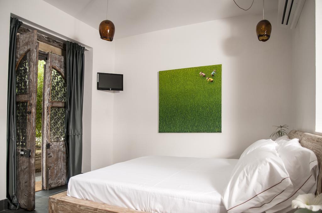 Seven Maze Charming House Bed & Breakfast