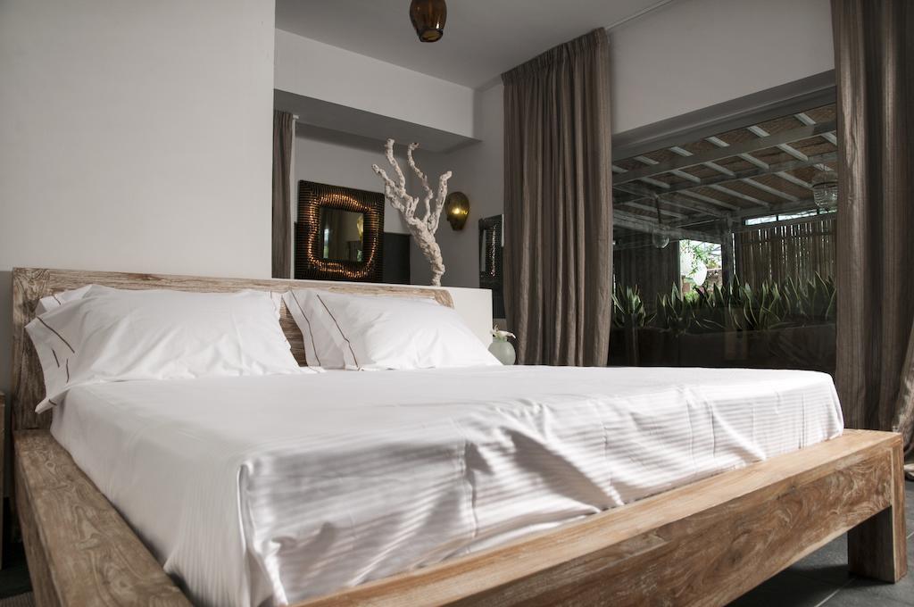 Seven Maze Charming House Bed & Breakfast 2*