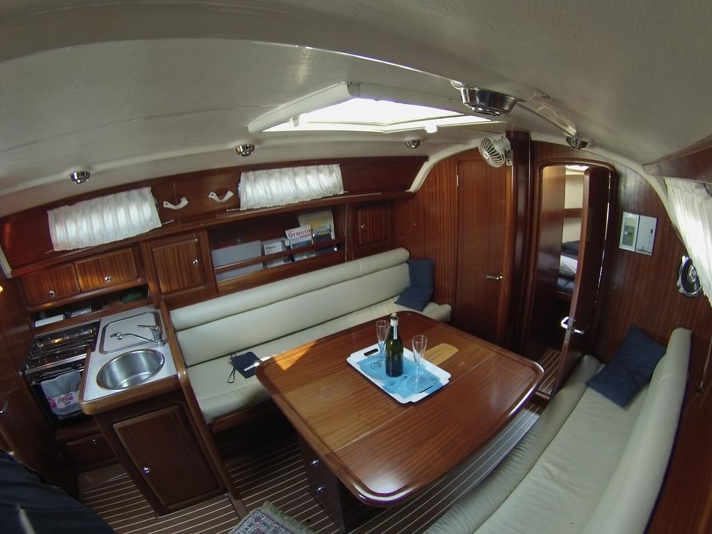 Botel Waypoint Azzurra Bari