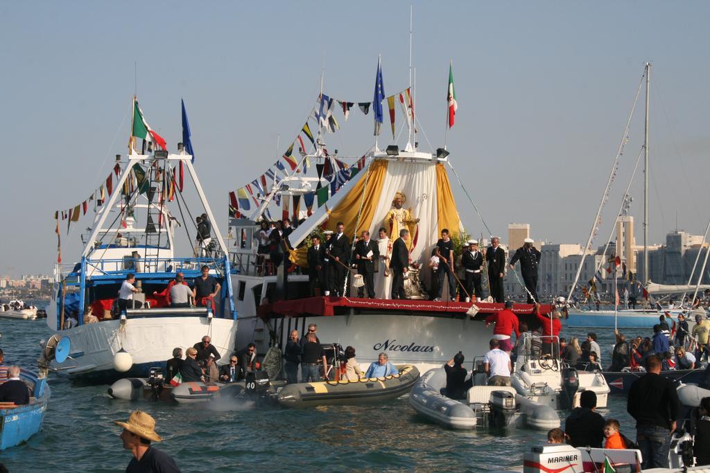 Botel Waypoint Azzurra Bari