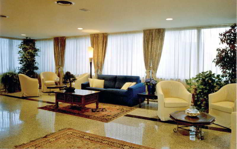 Majesty Hotel 4*