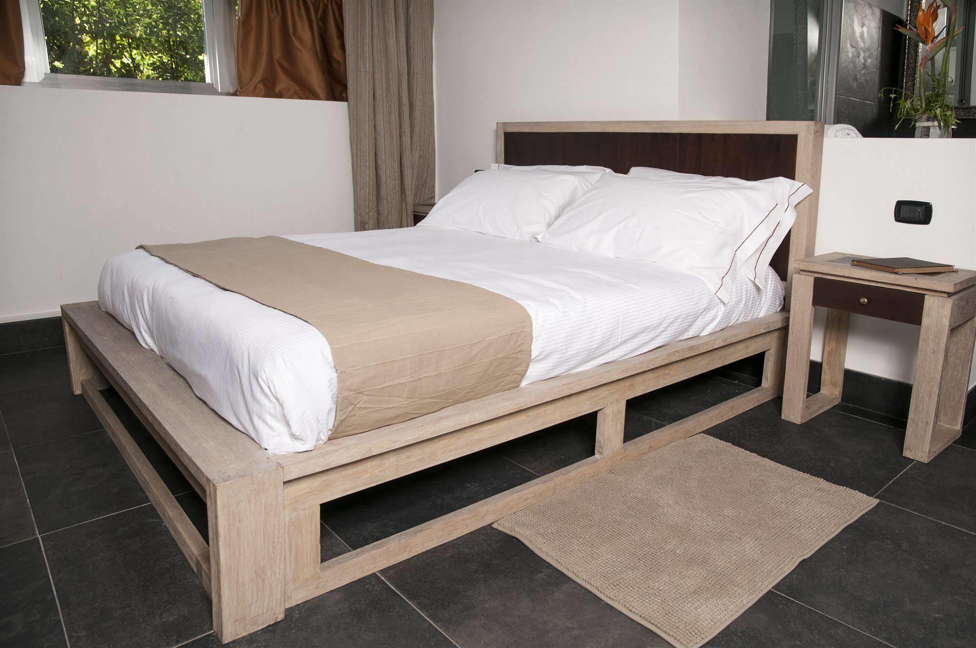 Seven Maze Charming House Bed & Breakfast
