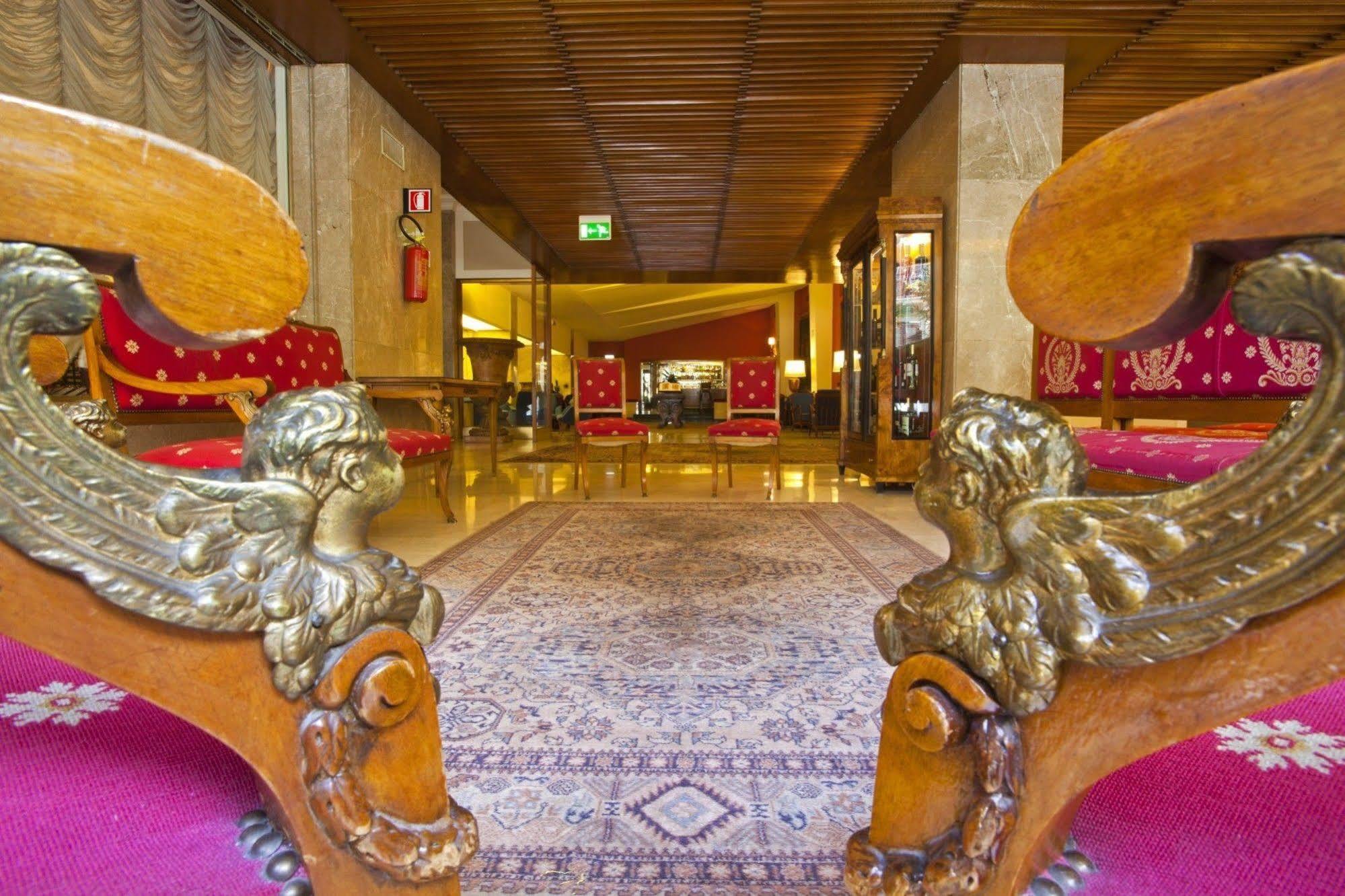 Palace 4*
