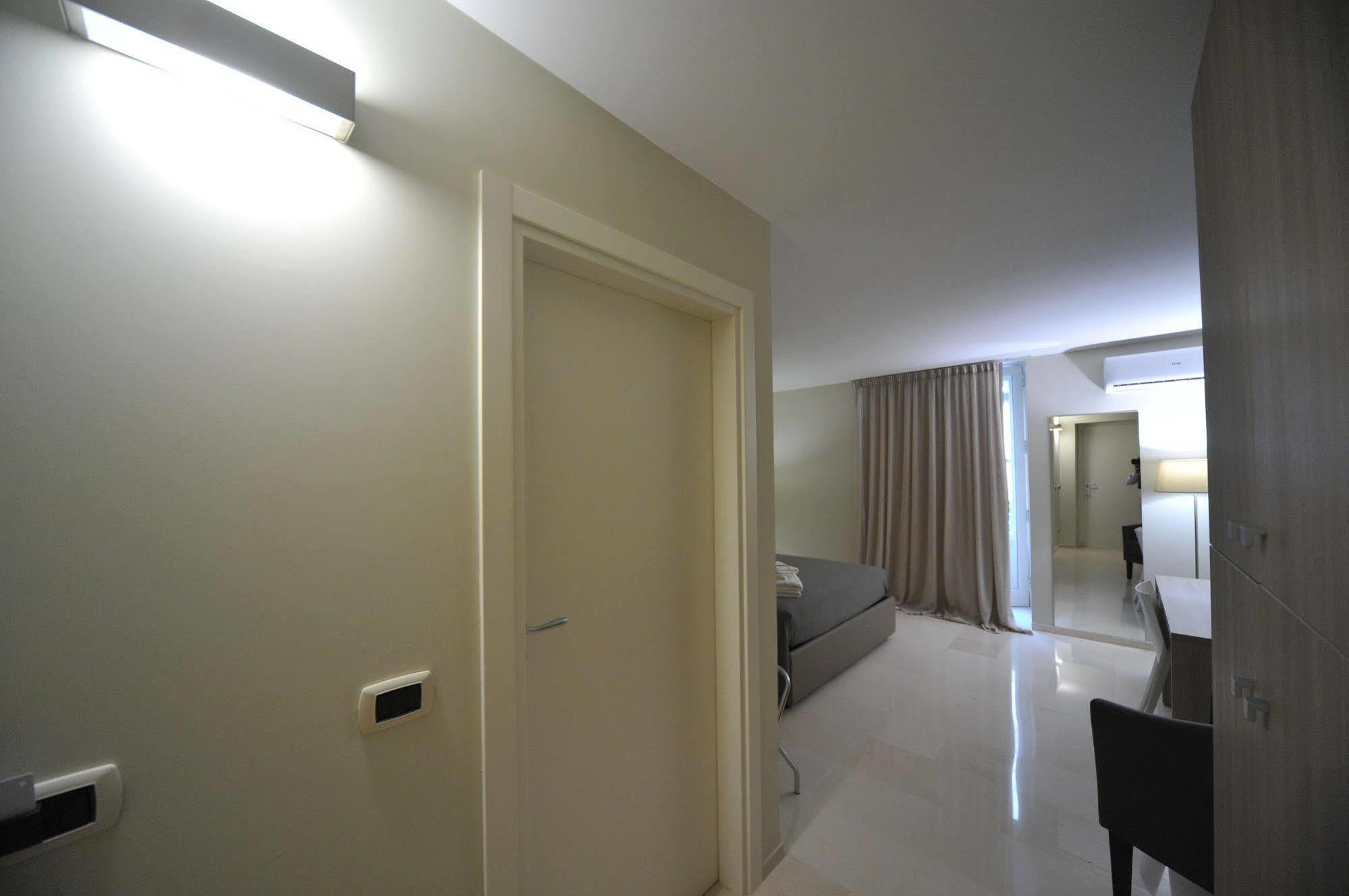 Gatto Bianco House Bed & Breakfast 2*