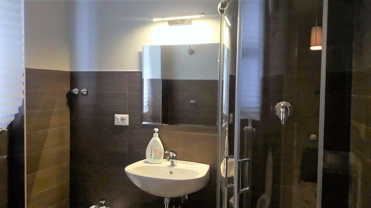 Cavour 124 -guest-room- Bed & Breakfast