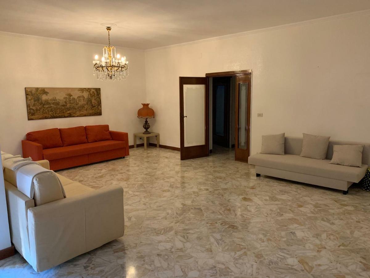 Dama House *