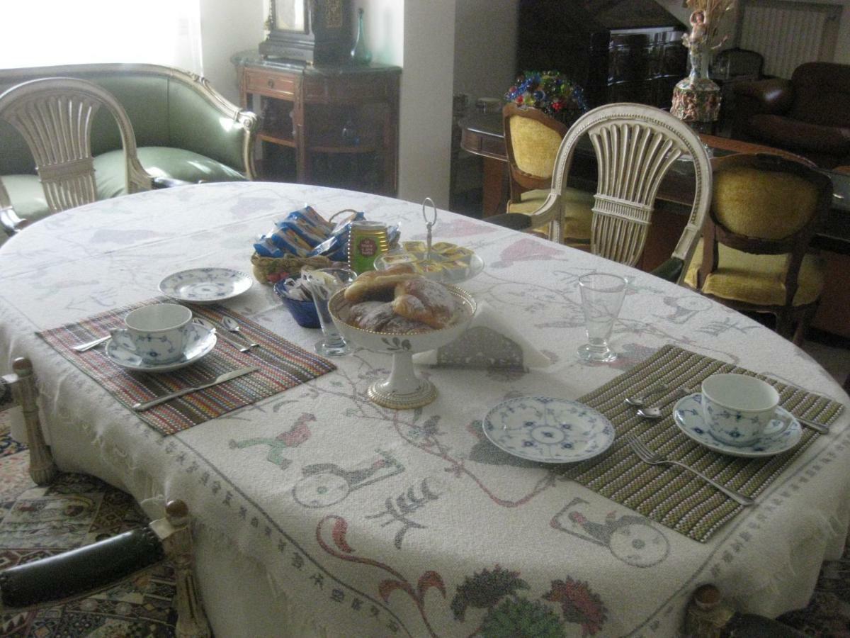 Lucia Acomodação com café da manhã  2*