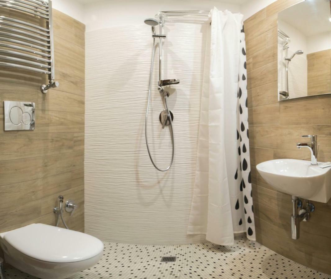 162 Bed & Breakfast 3*