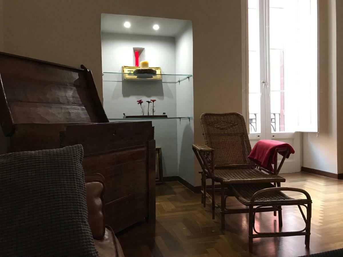 Apartment 1910