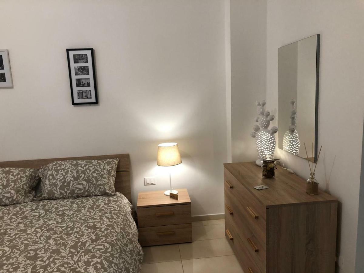 999 Apartment *