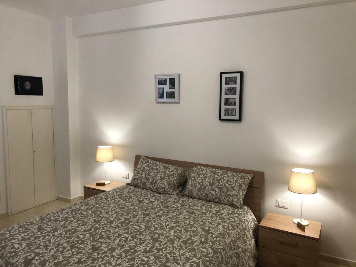999 Apartment *