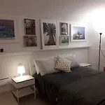 Cattaro Street - Apartment Near The Sea