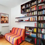 *Movies & Books* Stylish House With Jacuzzi