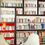 *Movies & Books* Stylish House With Jacuzzi
