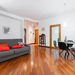 Roomy Apartment With Terrace & Parking