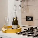 Yhellow Home Comfy Apartment