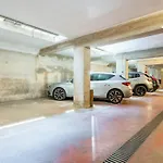 Roomy Apartment With Terrace & Parking