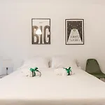 Functional & Central Flat With Netflix