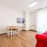 Central Station Apt With Parking