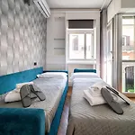 Dante 138 Class Rooms & Apartments