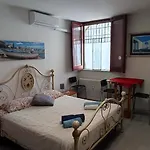 Super Central Studio, No Noise, Near Seaside, Shops