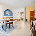 Mediterranea Apartment- Central Station - Free Wifi&Netflix
