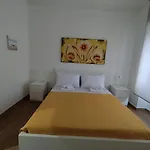 Lela\'S Room