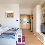 Bright Studio With Terrace & Parking