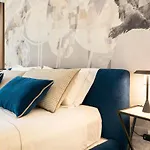 Donna Giacinta Blu Luxury Flat
